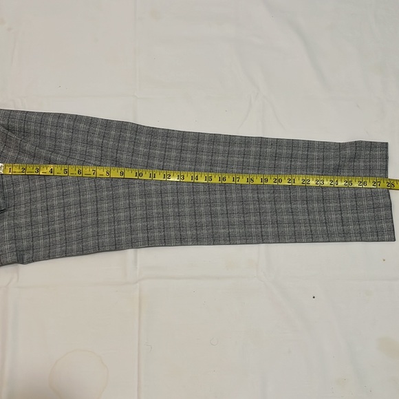 Ann Taylor Ankle Pant. Size 12 - Picture 6 of 8